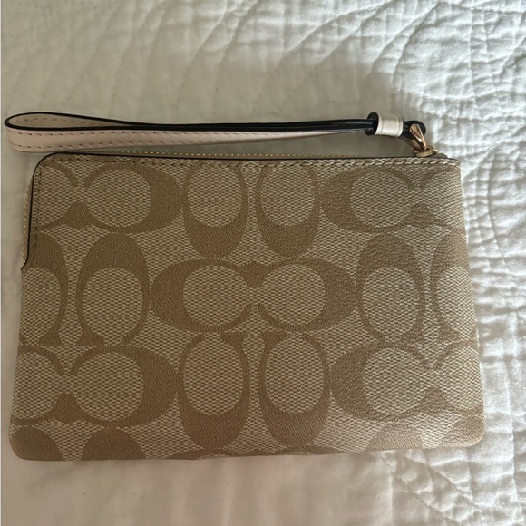 💕💕 Bran New Large Coach Wristlet 💕💕 - Picture 3 of 8